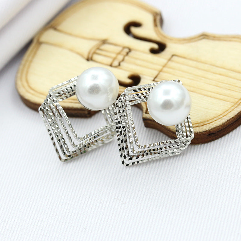 3D Hollow Pearl Earrings