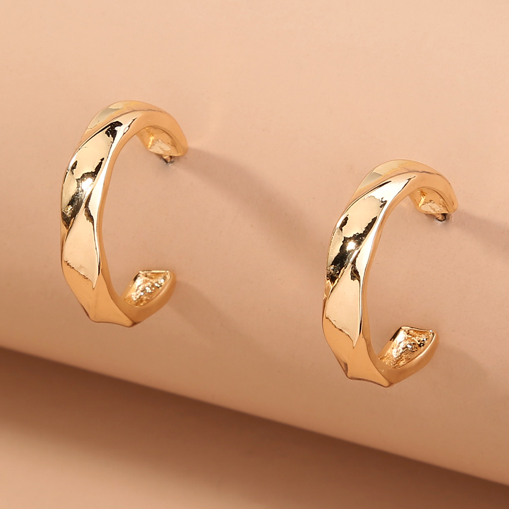 Wavy Geometric C-Studs