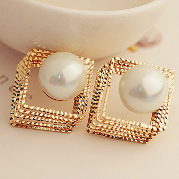 3D Hollow Pearl Earrings