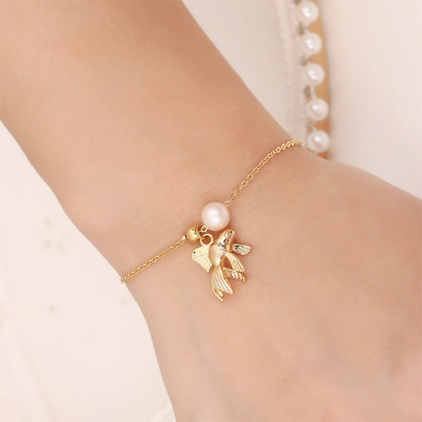Tiny Fish Pearl Bracelet